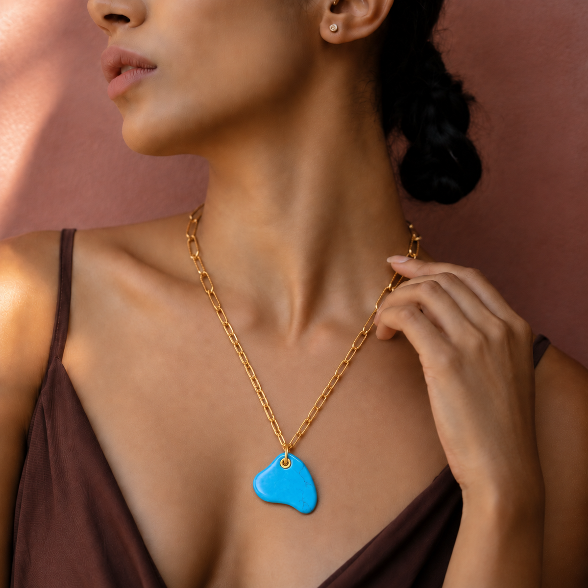 Turquoise Pebble Gold Pendant Necklace