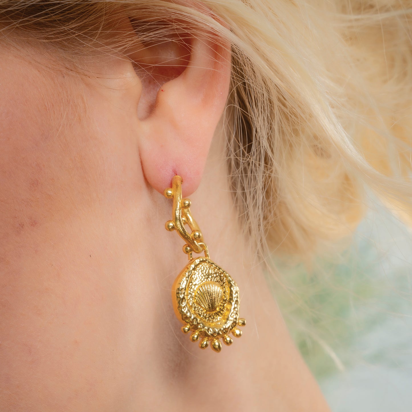 Grainy Morsel Embossed Shell Earrings