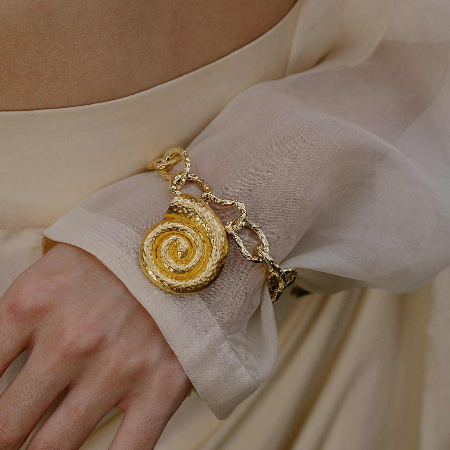 Coral Shell Link Bracelet