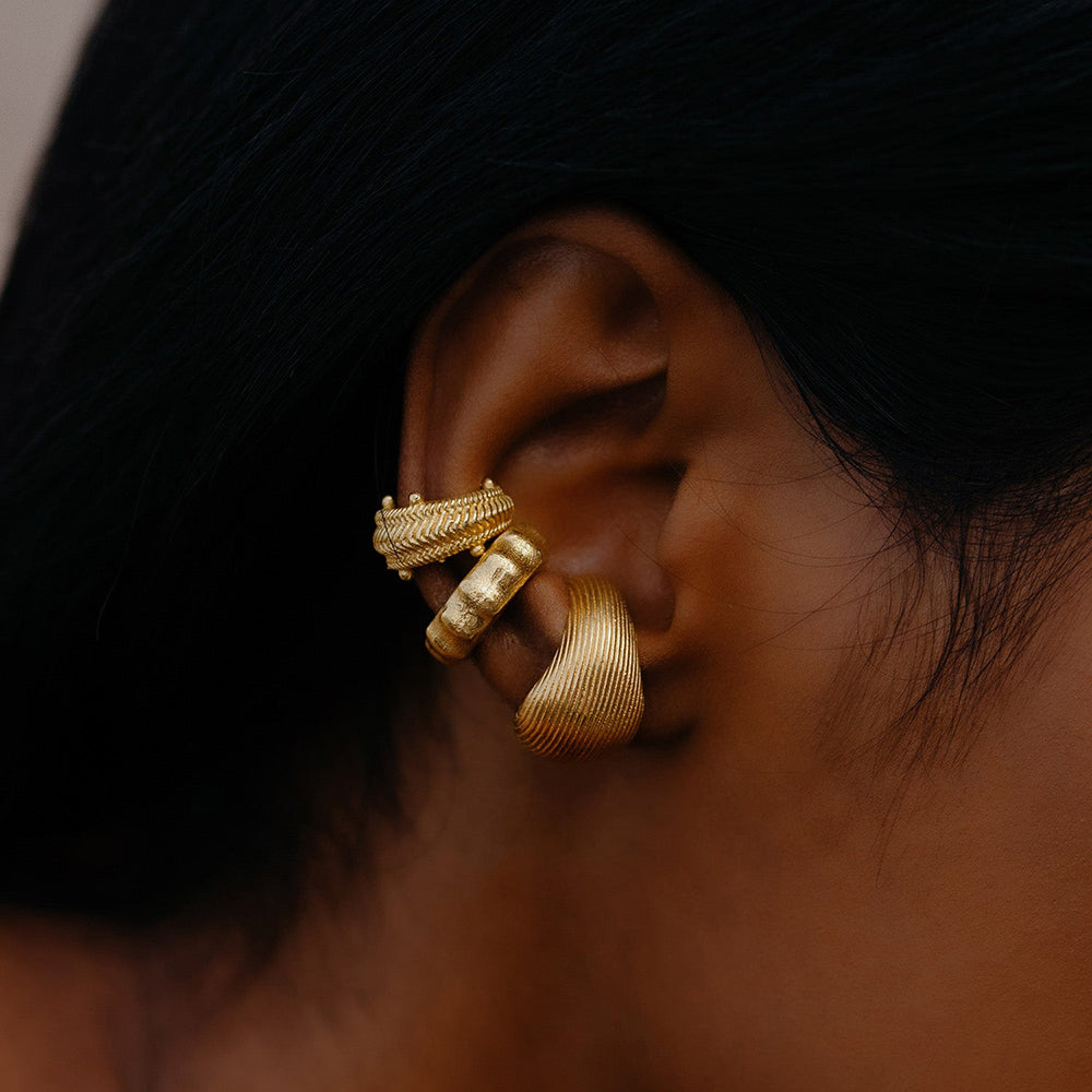 Dotted Ripple Ear Cuff