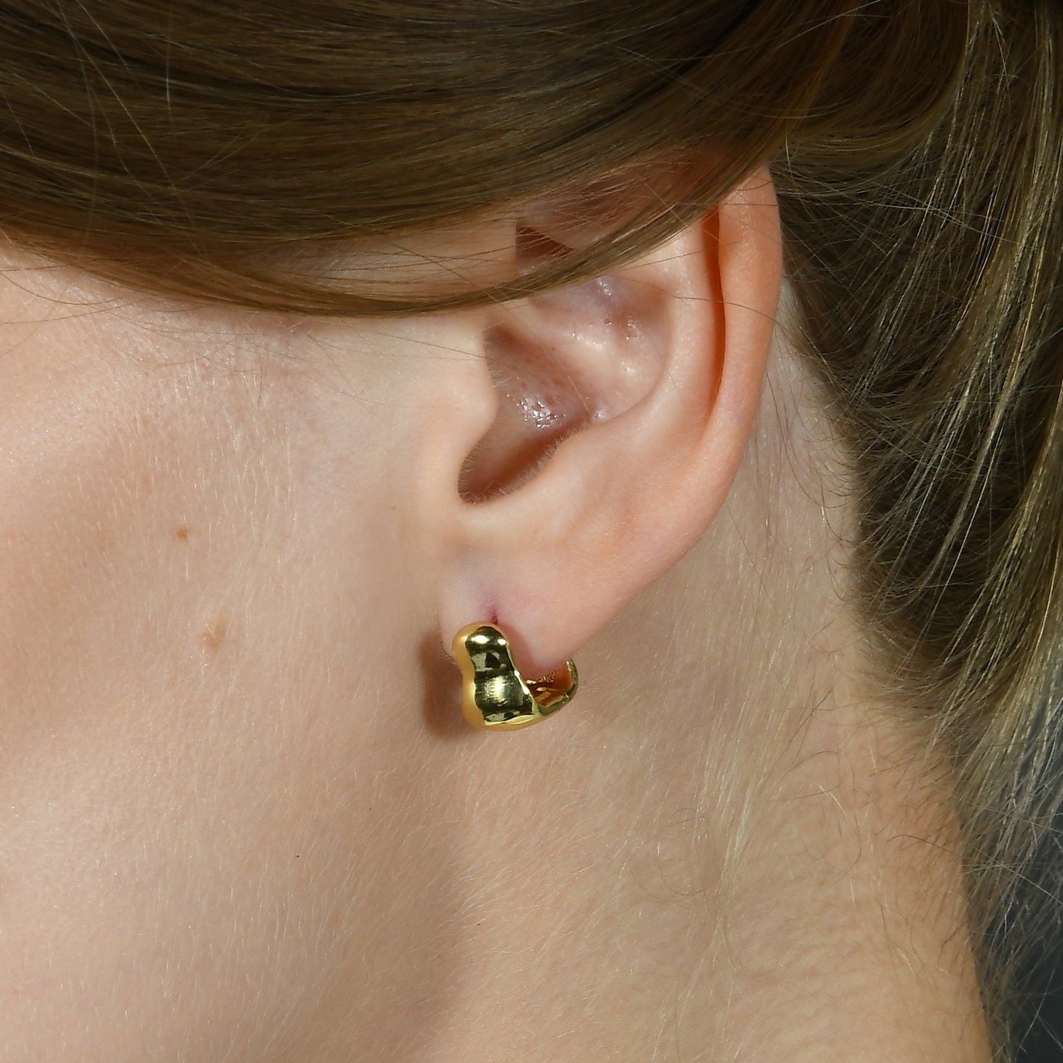 Mini Euphoria Huggies Earrings By Arvino