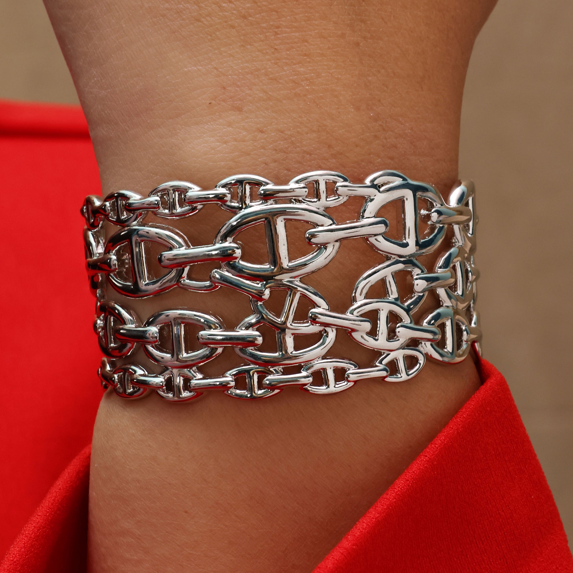 close up model shot of arvino silver Meshwork cuff in pure 925 sterling silver for womens
